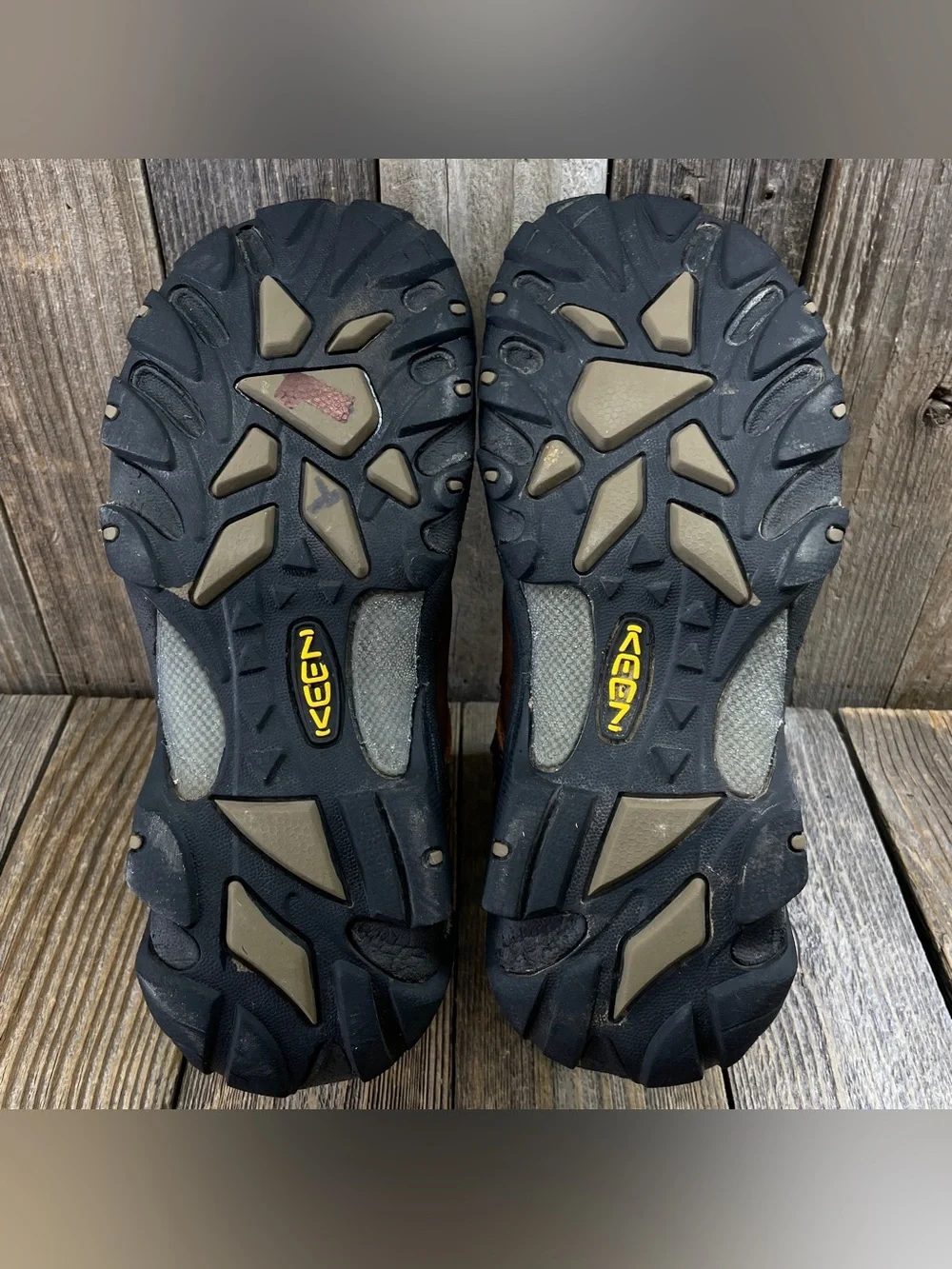 KEEN Mens Pyrenees Mid Waterproof Hiking Boots Size 9.5 Brown Leather 1002435